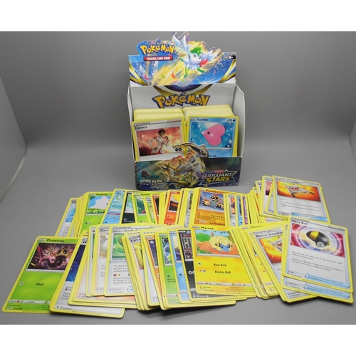 655 - 400 Pokemon cards, various sets