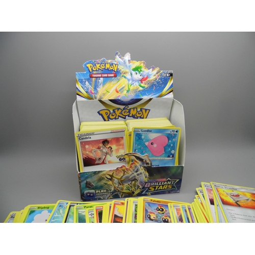 655 - 400 Pokemon cards, various sets