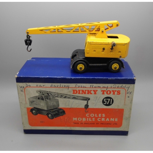 658 - A Dinky Toys no.571 Coles Mobile Crane, boxed