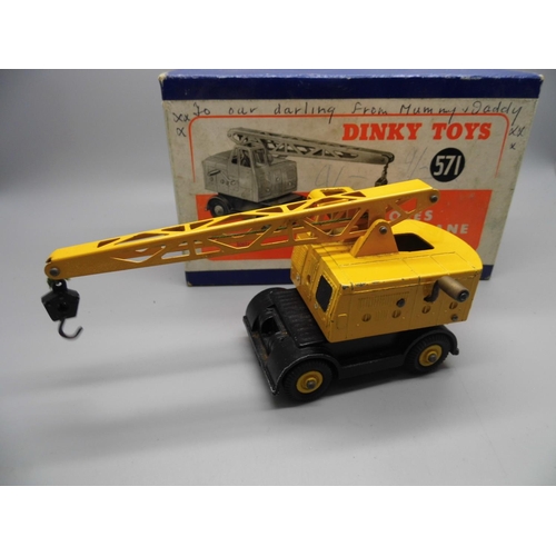 658 - A Dinky Toys no.571 Coles Mobile Crane, boxed