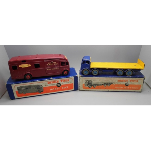 659 - Two Dinky Toys model vehicles:- no.581 Horse Box and a no.502 Foden Flat Truck