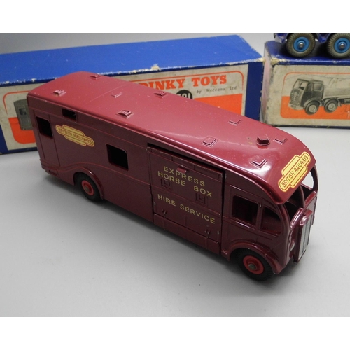 659 - Two Dinky Toys model vehicles:- no.581 Horse Box and a no.502 Foden Flat Truck