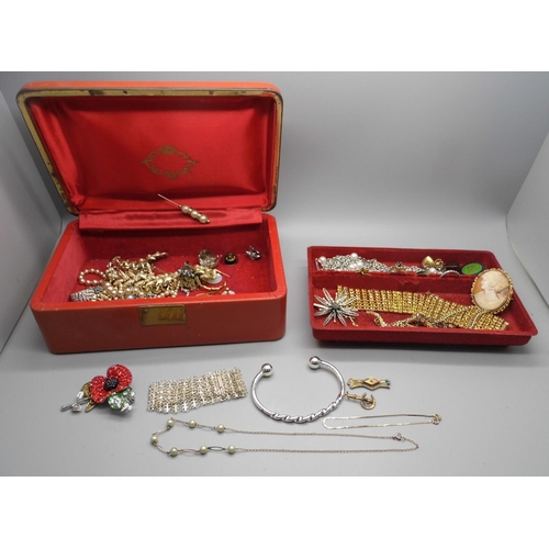 667 - A jewellery box with costume jewellery, a 9ct gold bracelet, a 9ct gold and pearl necklace and two g... 