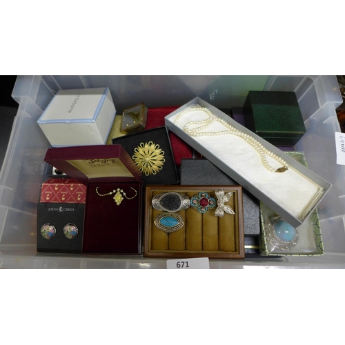 671 - A box of vintage and later costume jewellery