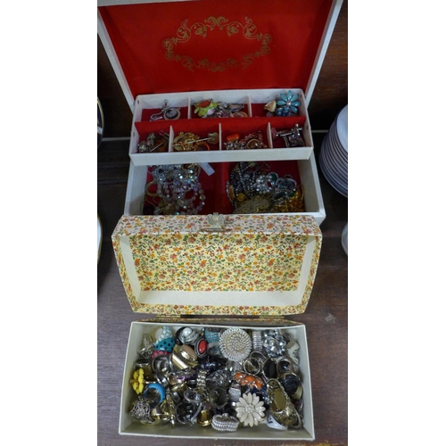 675 - A jewellery box and costume jewellery and a box of rings