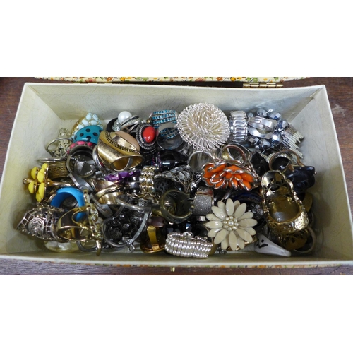 675 - A jewellery box and costume jewellery and a box of rings