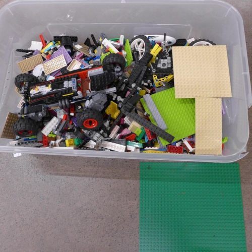 714 - A box of Lego