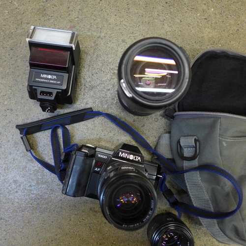 720 - A Minolta 7000 camera, flash gun and lenses