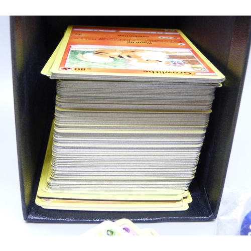 810 - 390 Pokemon cards, various sets including Blade Star runs, some from 2012, with collector's box, dic... 