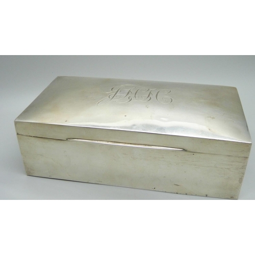 817 - A silver cigarette box with monogram to lid, Birmingham 1916, 359g