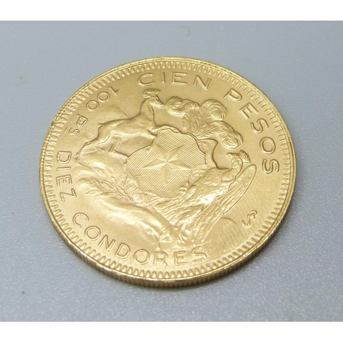 841 - A Chilean 100 Pesos gold coin, 1949, 900 fineness, Santiago mint, 20.3g