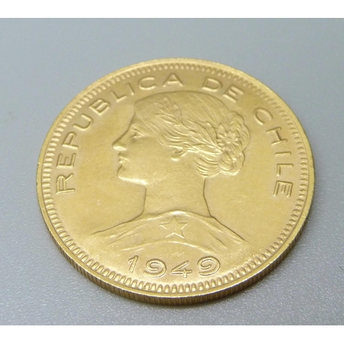 841 - A Chilean 100 Pesos gold coin, 1949, 900 fineness, Santiago mint, 20.3g