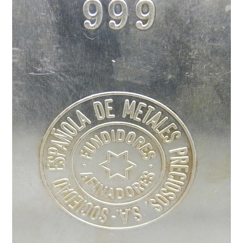 845 - A 1kg 999 fine silver bar