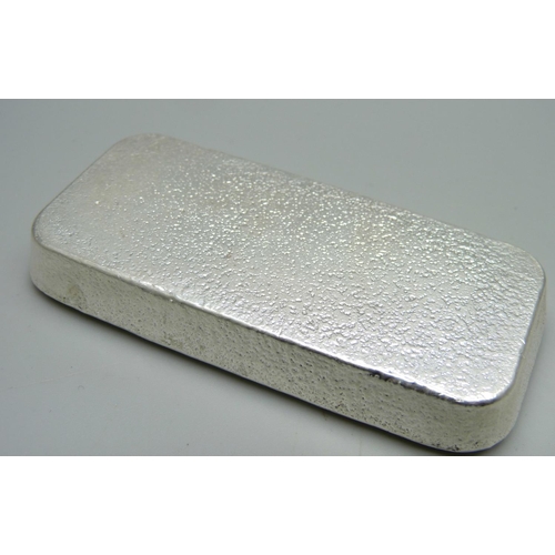 847 - A 500g 999 fine silver bar