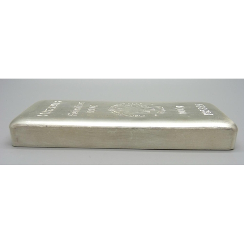 848 - A 1kg 999 fine silver bar