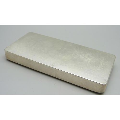 849 - A 1kg 999 fine silver bar