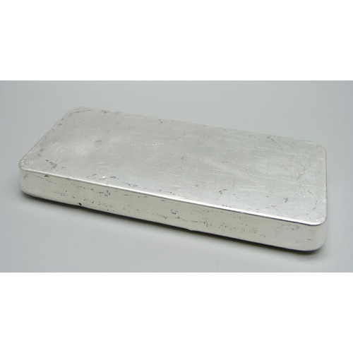 850 - A 1kg 999 fine silver bar