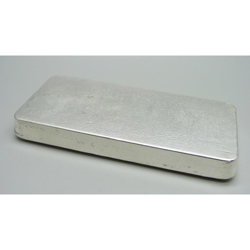 852 - A 1kg 999 fine silver bar