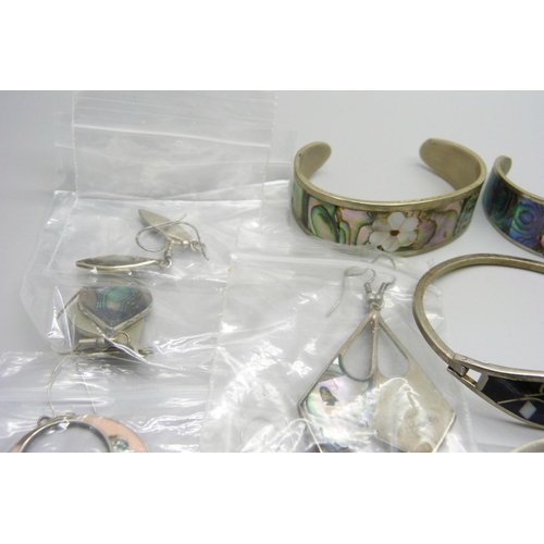 862 - A collection of jewellery including Alpaca set with abalone and mother of pearl