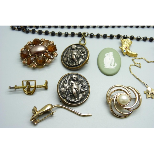 865 - Vintage costume jewellery