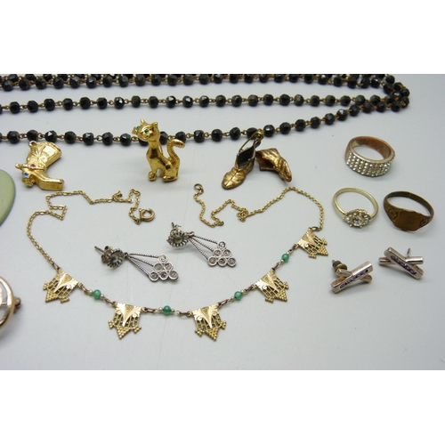 865 - Vintage costume jewellery