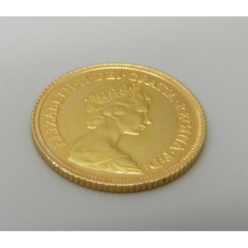 869 - A 1982 gold half sovereign