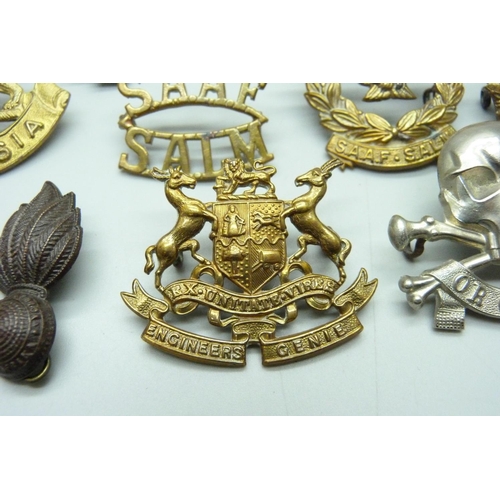 874 - Assorted cap and other badges including Death Or Glory, Boer War Natal Mounted Rifles, a silver RLI ... 