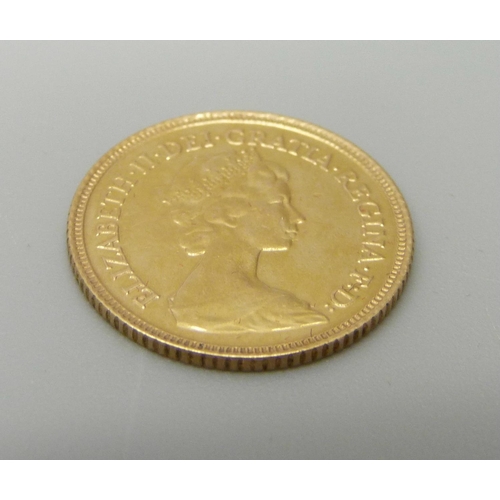 884 - A 1982 gold half sovereign