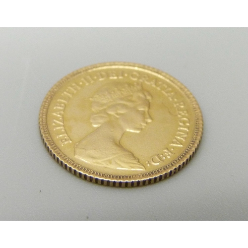 890 - A 1982 gold half sovereign