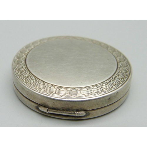 897 - A hallmarked silver compact, 43mm