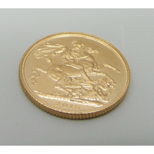 902 - A 2015 gold full sovereign