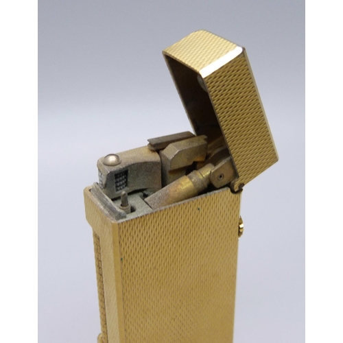 907 - A Dunhill lighter