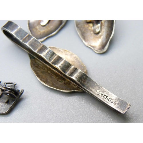 925 - A pair of 830 silver cufflinks and matching tie clip, a Swedish pewter brooch, a pewter brooch marke... 