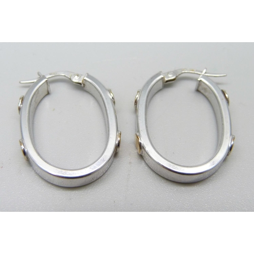 933 - A pair of 9ct gold earrings, 2.8g