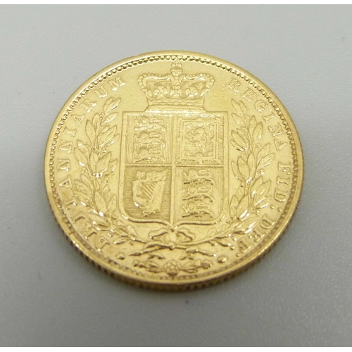 950 - A rare Victorian 1852 gold full sovereign