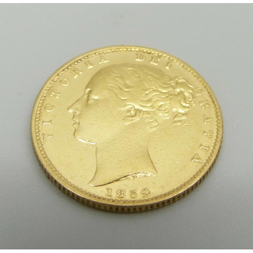 950 - A rare Victorian 1852 gold full sovereign