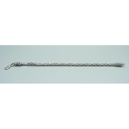 961 - A silver bracelet, 22g