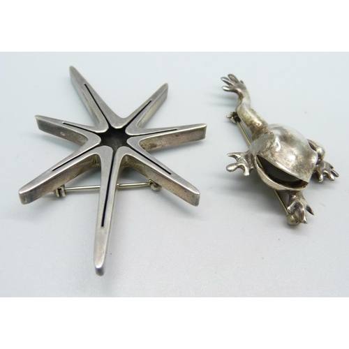 964 - A Mexican silver frog brooch and a Mexican star brooch