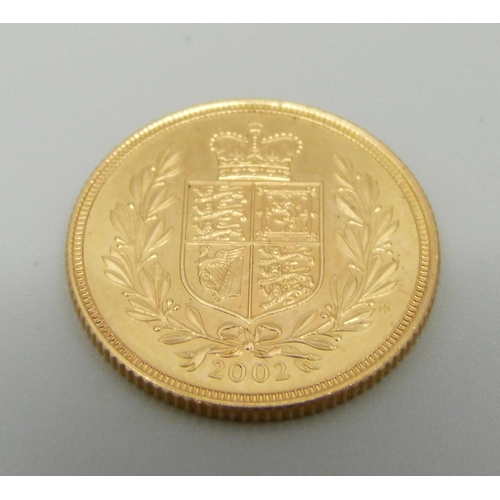 977 - A 2002 gold full sovereign