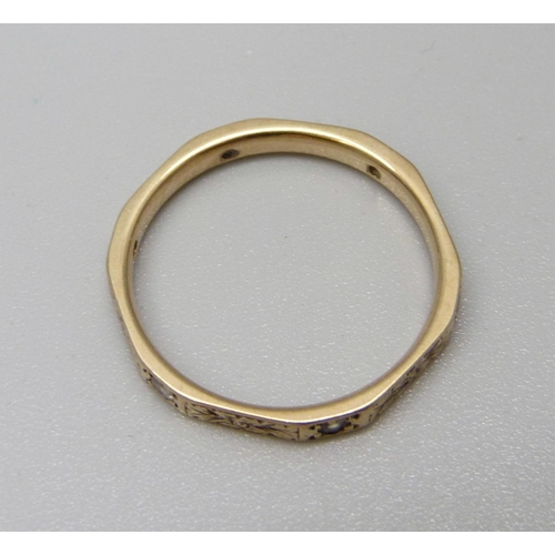 979 - A 9ct gold eternity ring with engraved decoration, 2.2g, Q