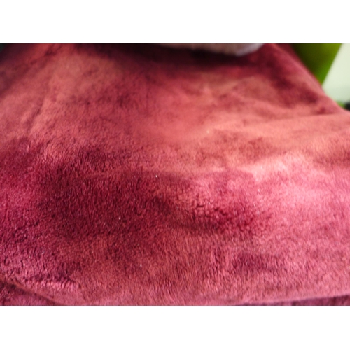 3059 - Faux Fur Ultimate Throw (60 x 70) and Monte And Jardin Velvet Plush Throw  (290-233,236) * This lot ... 