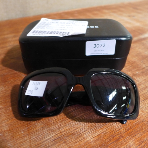 3072 - Marc Jacobs Ladies Clam Sunglasses (290-270) * This lot is subject to VAT