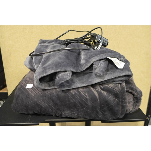 3158 - Brookstone Heated Throw (50 x 60) (290-282) * This lot is subject to VAT