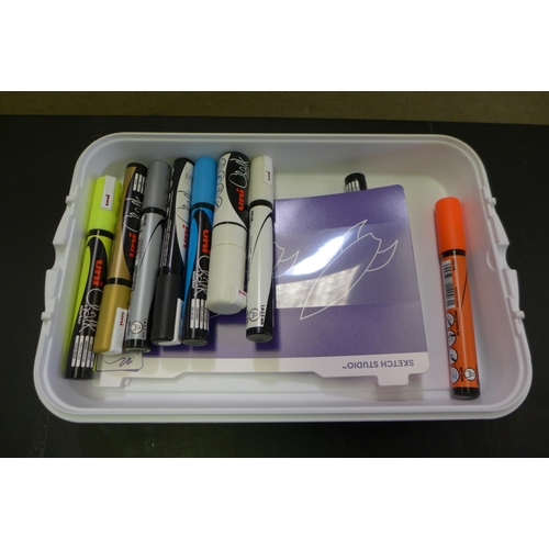 3269 - Uni-Ball Liquid Chalk Markers and Boogieboard Sketch Studio (290-72,73) * This lot is subject to VAT