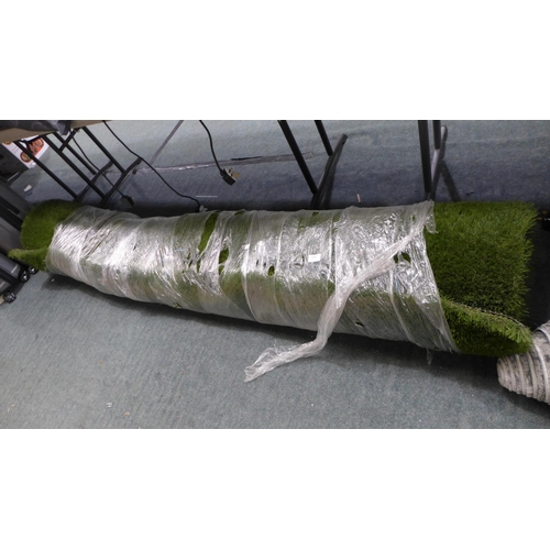 3289 - Large Artificial Grass Roll, original RRP £124.99 + VAT (290-316) * This lot is subject to VAT