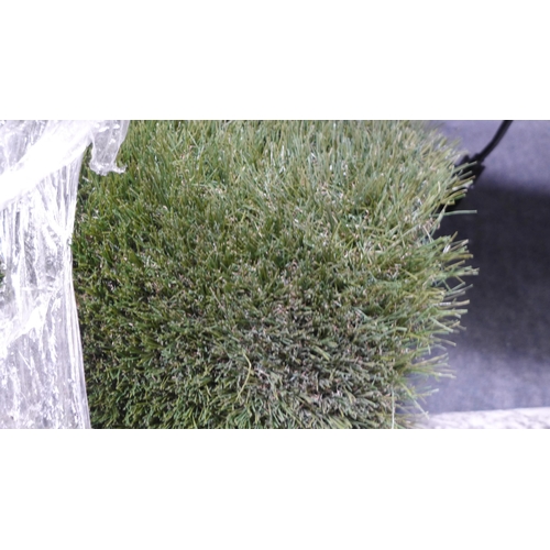 3289 - Large Artificial Grass Roll, original RRP £124.99 + VAT (290-316) * This lot is subject to VAT