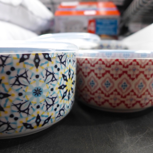 3294 - Assorted Stoneware Bowls With Lids (289-159) * This lot is subject to VAT