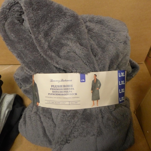 3337 - Two Men's plush robes (both size L/XL)  * This lot is subject to VAT