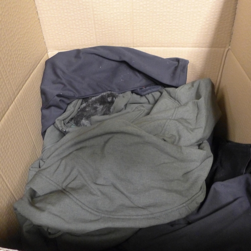 3347 - Box of mixed size/style Men's coats/jackets  * This lot is subject to VAT