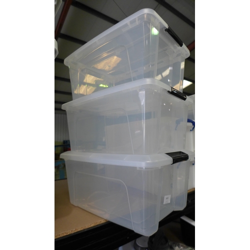 3403 - 3 Plastic storage containers with lids